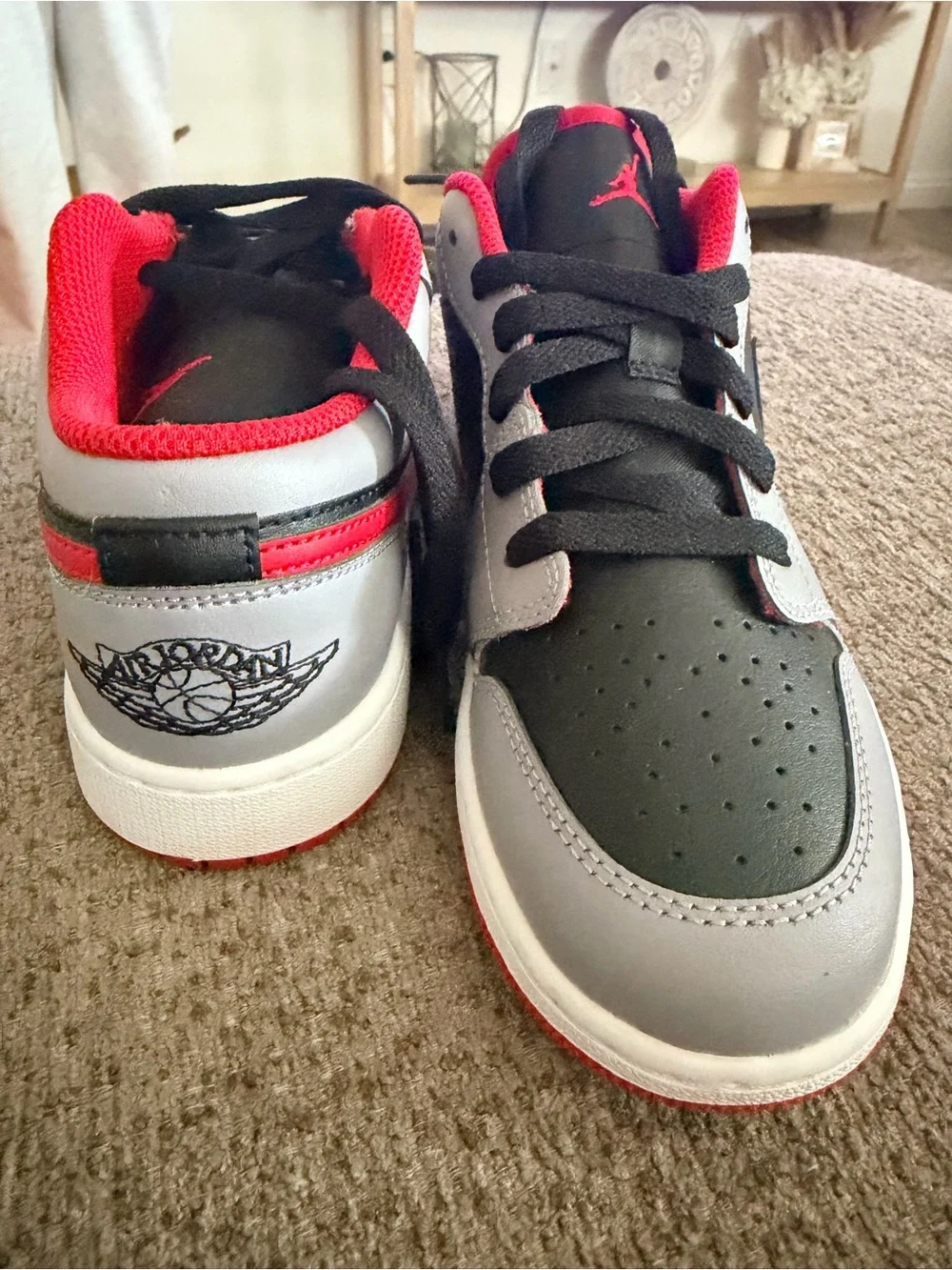 Jordan Kids Low-Top Sneakers in Black, Gray & Red